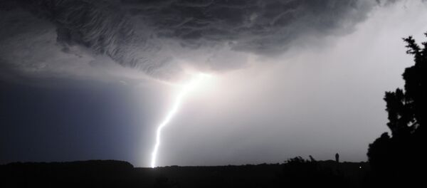 Архивное фото молнии во время грозы - Sputnik Казахстан