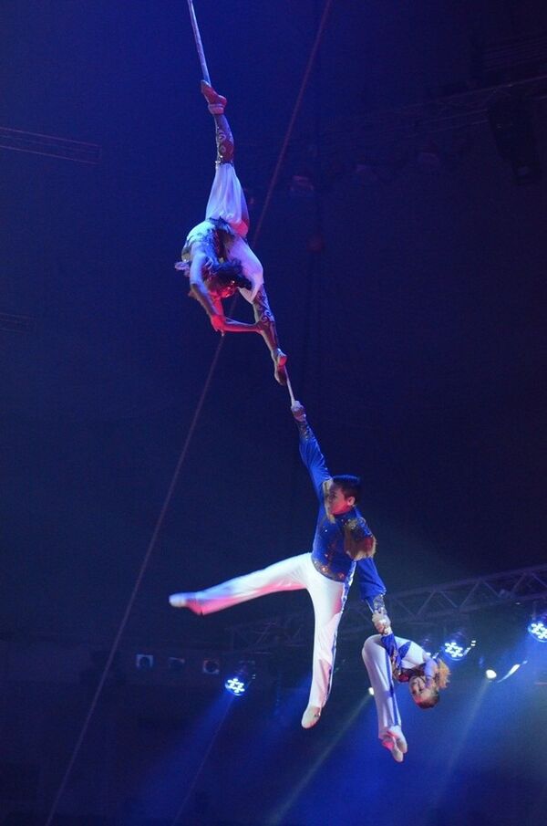 Гимнасты Камила и Рустам Хаметовы из Узбекистана Гимнасты Камила и Рустам Хаметовы из Узбекистана - Sputnik Казахстан