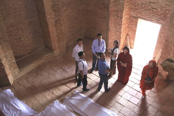 Целители приезжают к месту упокоения Алаш-хана, чтобы набраться энергии Целители приезжают к месту упокоения Алаш-хана, чтобы набраться энергии - Sputnik Казахстан