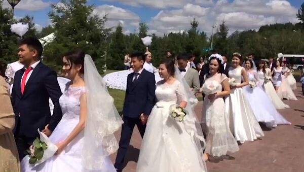 Молодые пары Астаны массово вступили в брак - Sputnik Казахстан