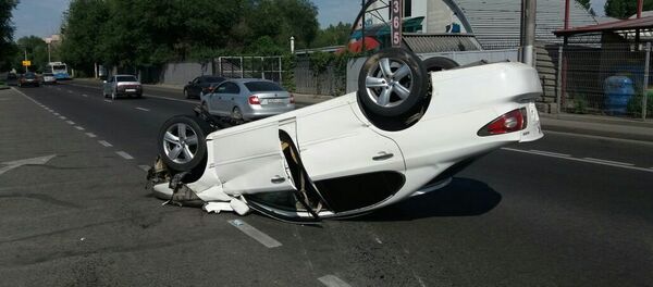 Lexus перевернулся в Алматы - Sputnik Казахстан