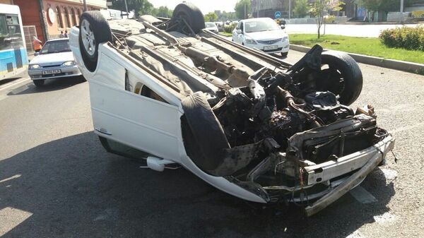 Lexus перевернулся в Алматы Lexus перевернулся в Алматы - Sputnik Казахстан