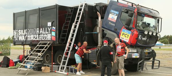 Участники ралли Шелковый путь-2017 на стоянке в Костанае Участники ралли Шелковый путь-2017 на стоянке в Костанае - Sputnik Казахстан