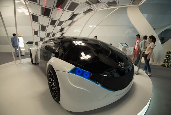 Автомобиль будущего в павильоне Узбекистана на ЭКСПО - Sputnik Казахстан