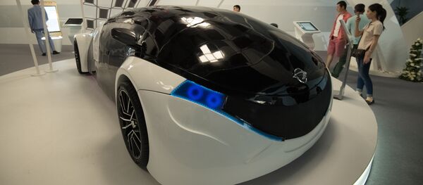 Автомобиль будущего в павильоне Узбекистана на ЭКСПО - Sputnik Казахстан