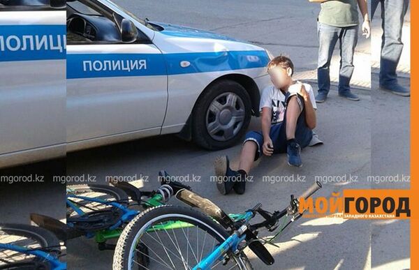 Мальчик попал под колеса полицейского автомобиля Мальчик попал под колеса полицейского автомобиля - Sputnik Казахстан