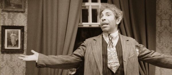 Владимир Толоконников в роли Шарикова в фильме Собачье сердце - Sputnik Казахстан