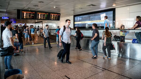 Пассажиры в Международном аэропорту ататюрк в Стамбуле, архивное фото - Sputnik Казахстан