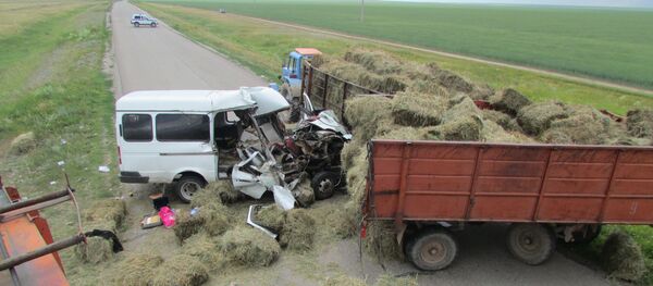 ГАЗель столкнулась с трактором в Акмолинской области - Sputnik Казахстан