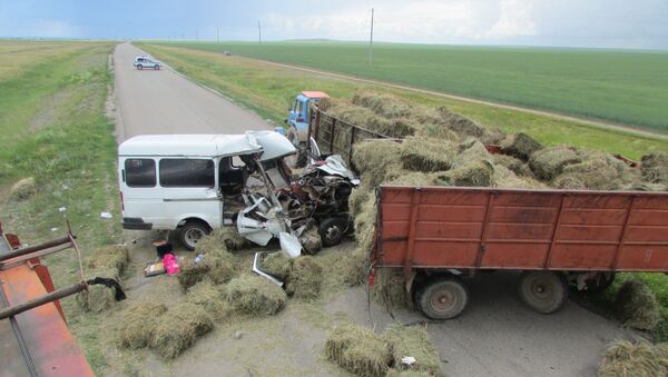 ГАЗель столкнулась с трактором в Акмолинской области - Sputnik Казахстан