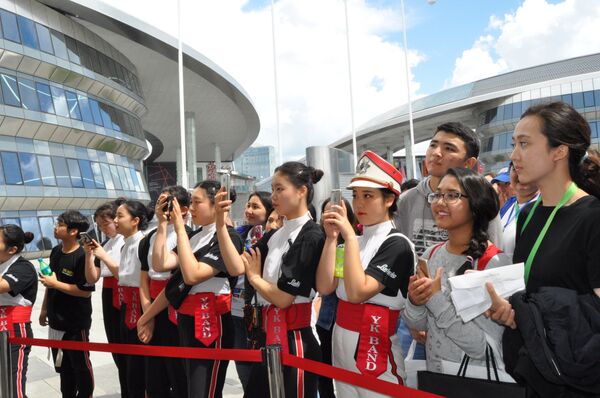 Поклонницы актера Со Кан Джуна в Астане - Sputnik Казахстан