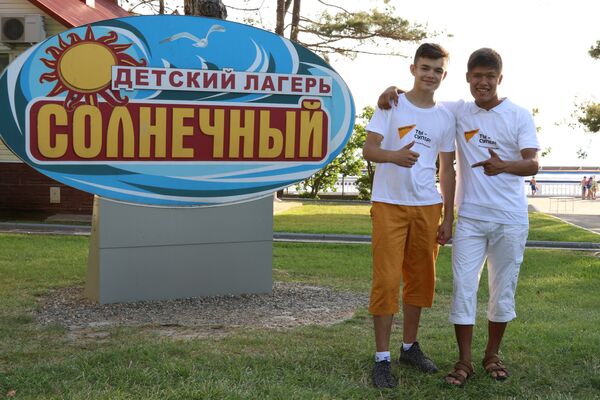 Владимир Сарафутдинов (слева) и Влад Лоскутов (справа) в лагере Орленок - Sputnik Казахстан