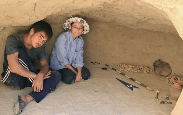 Уникальные древние артефакты были найдены в ходе раскопок археологической практики студентов Южно-Казахстанского государственного педагогического института - Sputnik Казахстан
