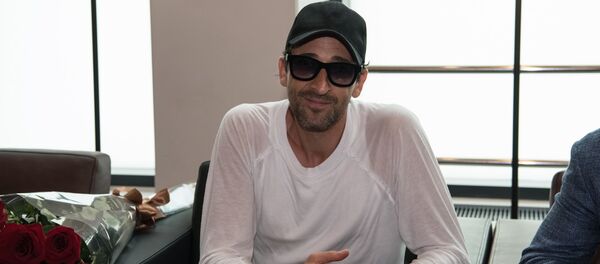 Эдриан Броуди в Астане Эдриан Броуди в Астане - Sputnik Казахстан