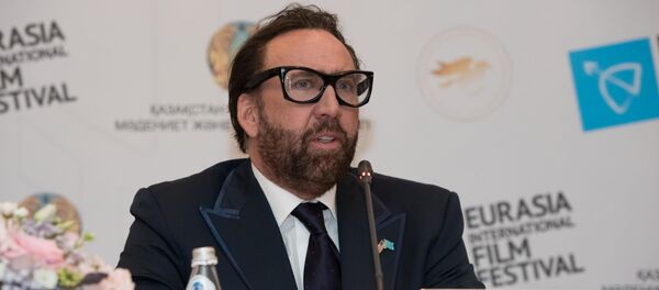Николас Кейдж на пресс-конференции в Астане Николас Кейдж на пресс-конференции в Астане - Sputnik Казахстан