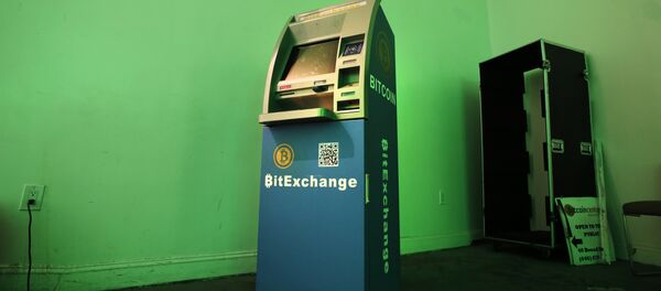 Банкомат Bitcoin, архивное фото Банкомат Bitcoin, архивное фото - Sputnik Казахстан