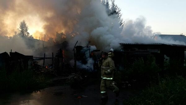 Хозпостройки и автомобиль  сгорели  в Алматы - Sputnik Казахстан