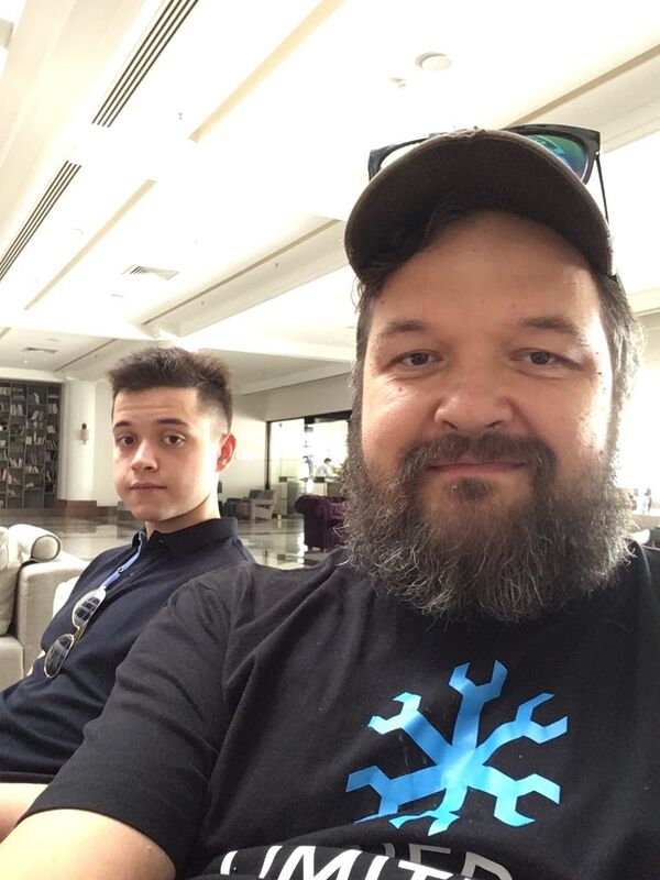 Видеоблогер Фирамир - слева Видеоблогер Фирамир - слева - Sputnik Казахстан