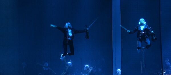 Музыканты оркестра взлетали на шоу Марата Бисенгалиева в Астане Музыканты оркестра взлетали на шоу Марата Бисенгалиева в Астане - Sputnik Казахстан