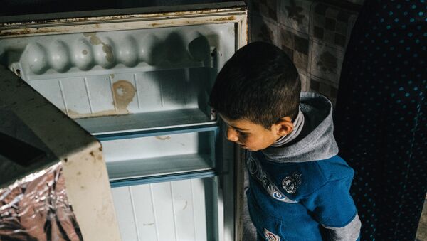 Мальчик у холодильника, архивное фото - Sputnik Казахстан