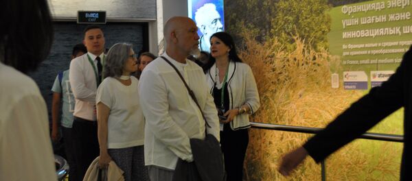 Джон Малкович посетил выставку ЭКСПО-2017 в Астане Джон Малкович посетил выставку ЭКСПО-2017 в Астане - Sputnik Казахстан