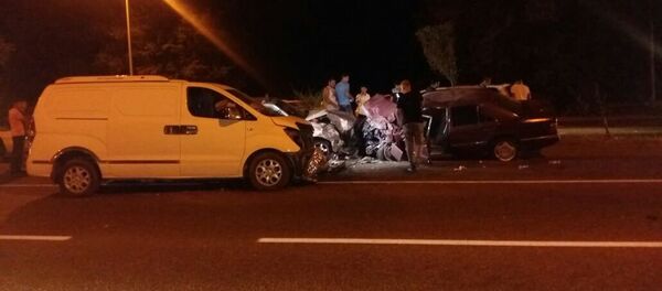 Мерседес үш көлікпен соқтығысты Мерседес үш көлікпен соқтығысты - Sputnik Қазақстан