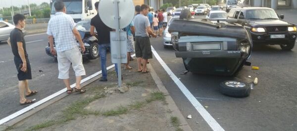 ДТП с перевертышем на Рыскулова-Кудерина - Sputnik Казахстан