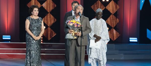 Гран-при в номинации Лучший фильм кинофестиваля Евразия получил казахстанский кинорежиссер Сабит Курманбеков с картиной Оралман - Sputnik Казахстан