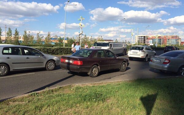 Mercedes врезался в свадебный лимузин в Астане - Sputnik Казахстан
