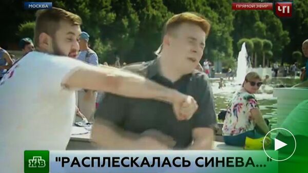За ВДВ: корреспондента НТВ ударили кулаком по лицу в прямом эфире - Sputnik Казахстан