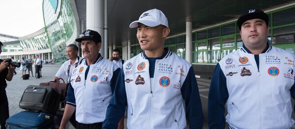 Канат Ислам (в центре) - Sputnik Казахстан