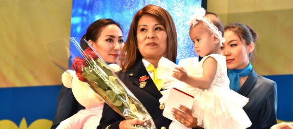 Проводница пассажирского поезда Алтынай Рамбаева, спасшая в поезде 9-месячного ребенка - Sputnik Казахстан