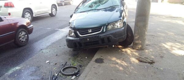 Хонда CR-V врезалась в столб - Sputnik Казахстан