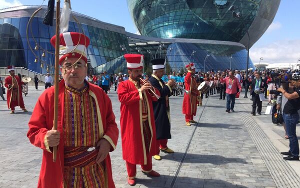 Казахстанские фанаты турецких актеров создали очередь в павильон Турции на ЭКСПО - Sputnik Казахстан