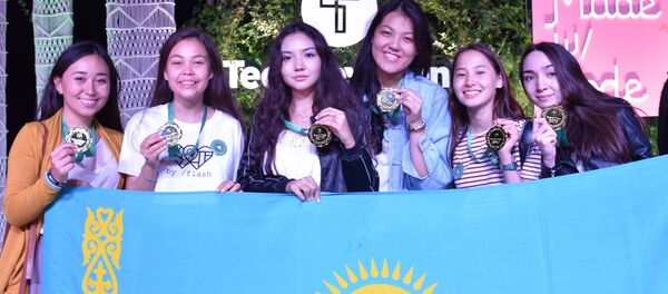 Казахстанские школьницы победили в конкурсе по разработке мобильных приложений в Силиконовой долине Казахстанские школьницы победили в конкурсе по разработке мобильных приложений в Силиконовой долине - Sputnik Казахстан