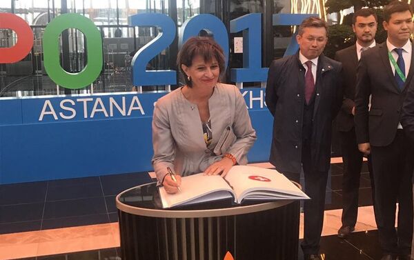 Президент Швейцарии Дорис Лойтхард прибыла  с официальной делегацией на ЭКСПО-2017 для празднования Национального дня Швейцарии - Sputnik Казахстан