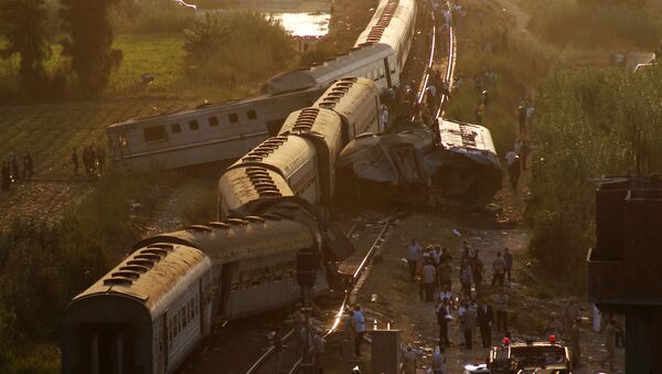 Столкновение поездов в египетской Александрии 11 августа 2017 - Sputnik Казахстан