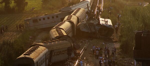 Столкновение поездов в египетской Александрии 11 августа 2017 - Sputnik Казахстан