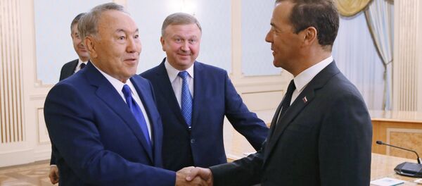 Нұрсұлтан Назарбаев пен Дмитрий Медведев Нұрсұлтан Назарбаев пен Дмитрий Медведев - Sputnik Қазақстан