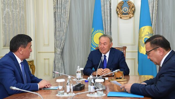 Нурсултан Назарбаев и Сооронбай Жээнбеков - Sputnik Казахстан