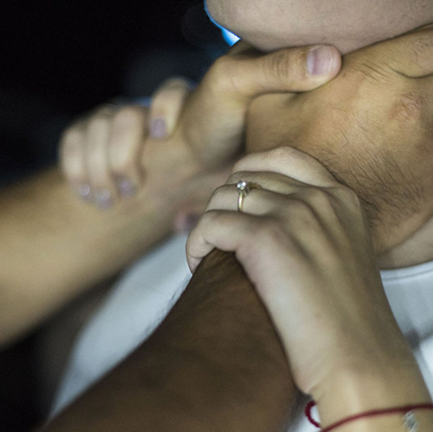 Әйелін порно үшін достарына сатты