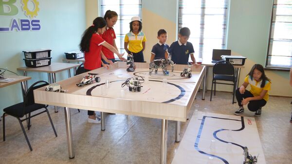 Дети на занятиях по робототехнике - Sputnik Казахстан