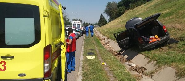 Минивэн вылетел на обочину на ВОАД Минивэн вылетел на обочину на ВОАД - Sputnik Казахстан