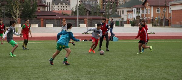 Футболисты на спортивном молодежном саммите Футболисты на спортивном молодежном саммите - Sputnik Казахстан