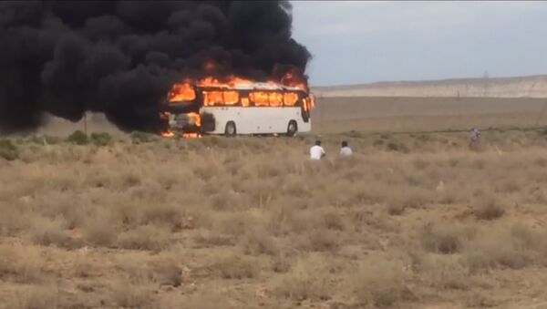 Автобус сгорел на трассе в Мангистауской области - Sputnik Казахстан