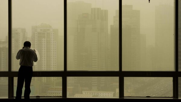 Пыльная буря за окном, иллюстративное фото - Sputnik Казахстан