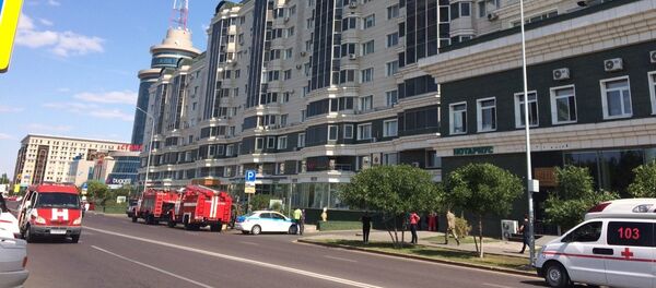 Пожарные автомобили возле ЖК Нурсая - Sputnik Казахстан