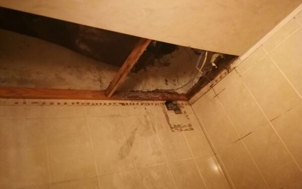 Потолок обрушился в квартире жительницы Костаная - Sputnik Казахстан