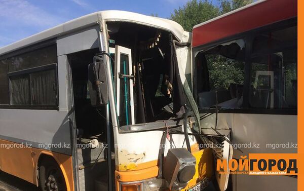 Два пассажирских автобуса столкнулись в Уральске - Sputnik Казахстан