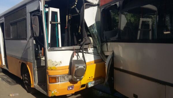 Столкновение двух автобусов в Уральске - Sputnik Казахстан